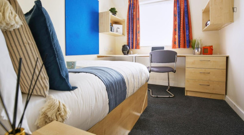 Welcoming double ensuite bedroom near Hanley park
