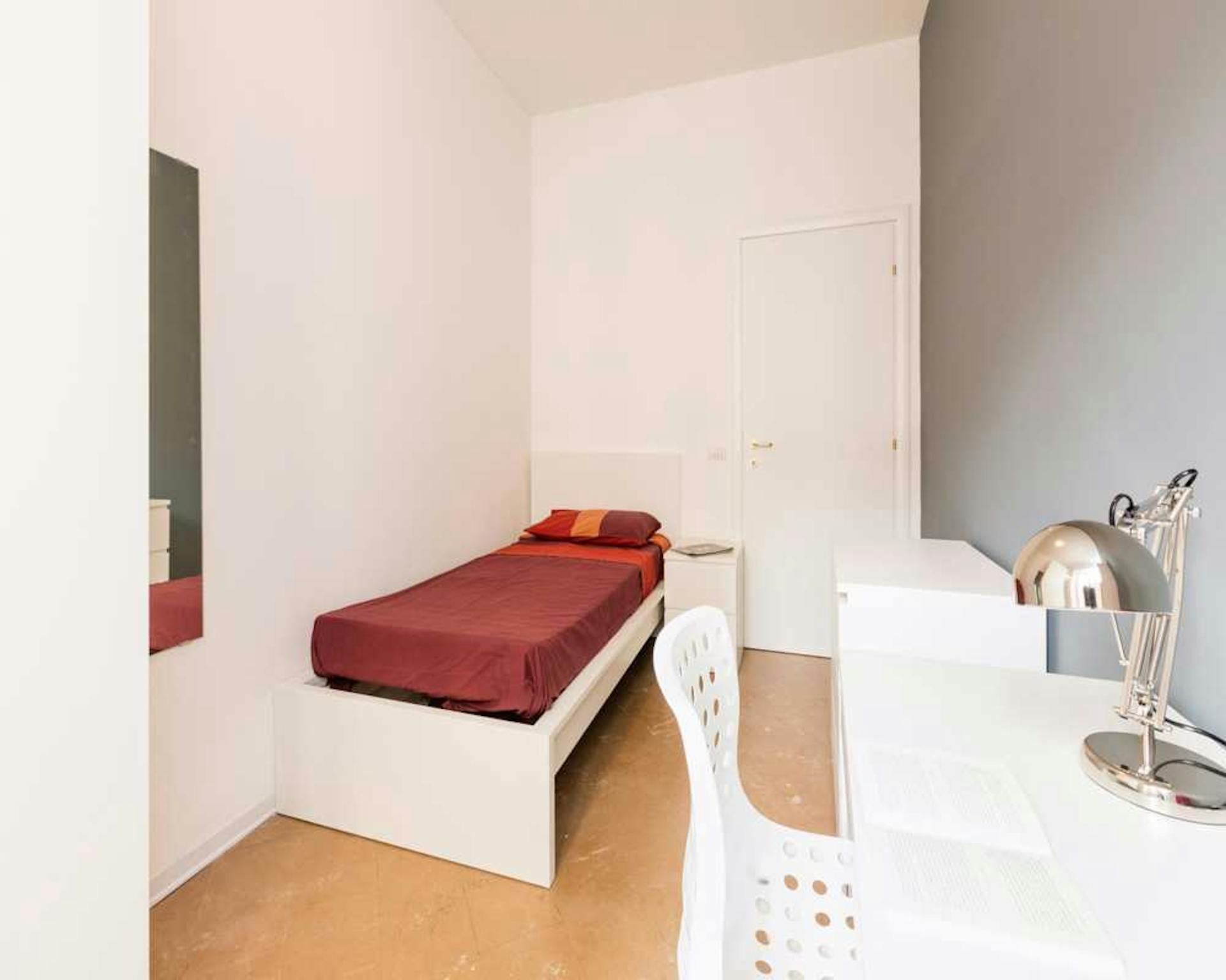  Private Room  -  Lungotevere degli Artigiani, Rome  - Gallery -  1