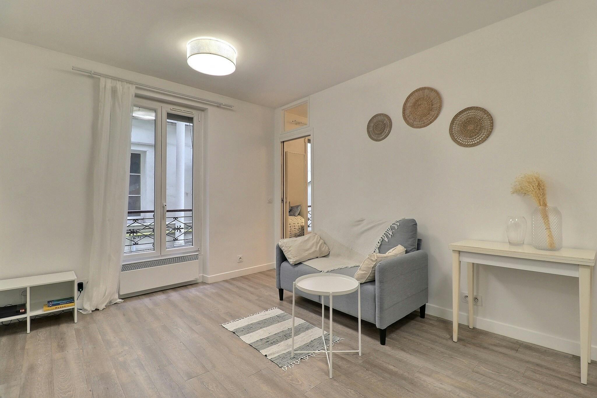  Entire Place  -  Rue du Delta, Paris  - Gallery -  1