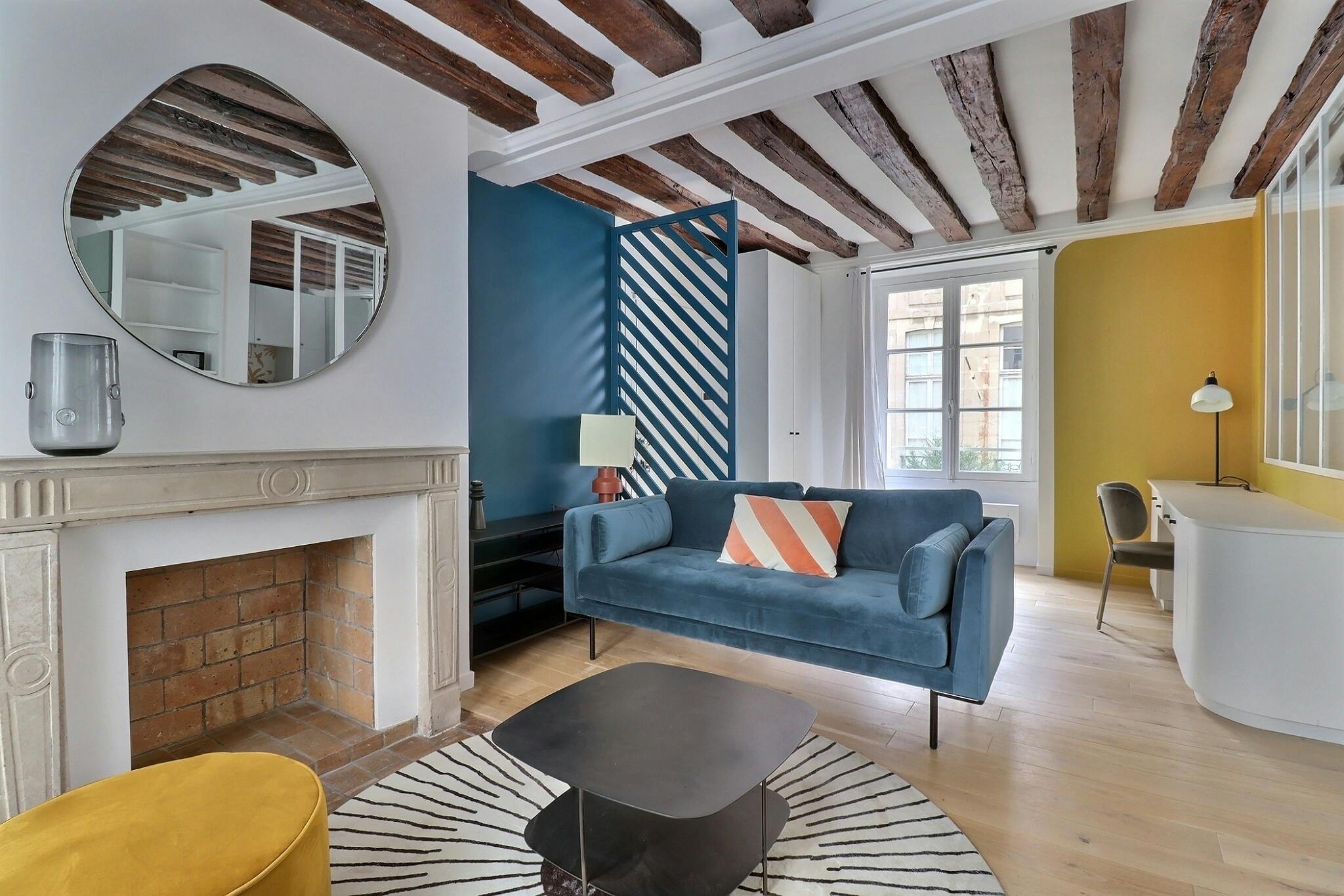  Entire Place  -  Rue Vieille du Temple, Paris  - Gallery -  1