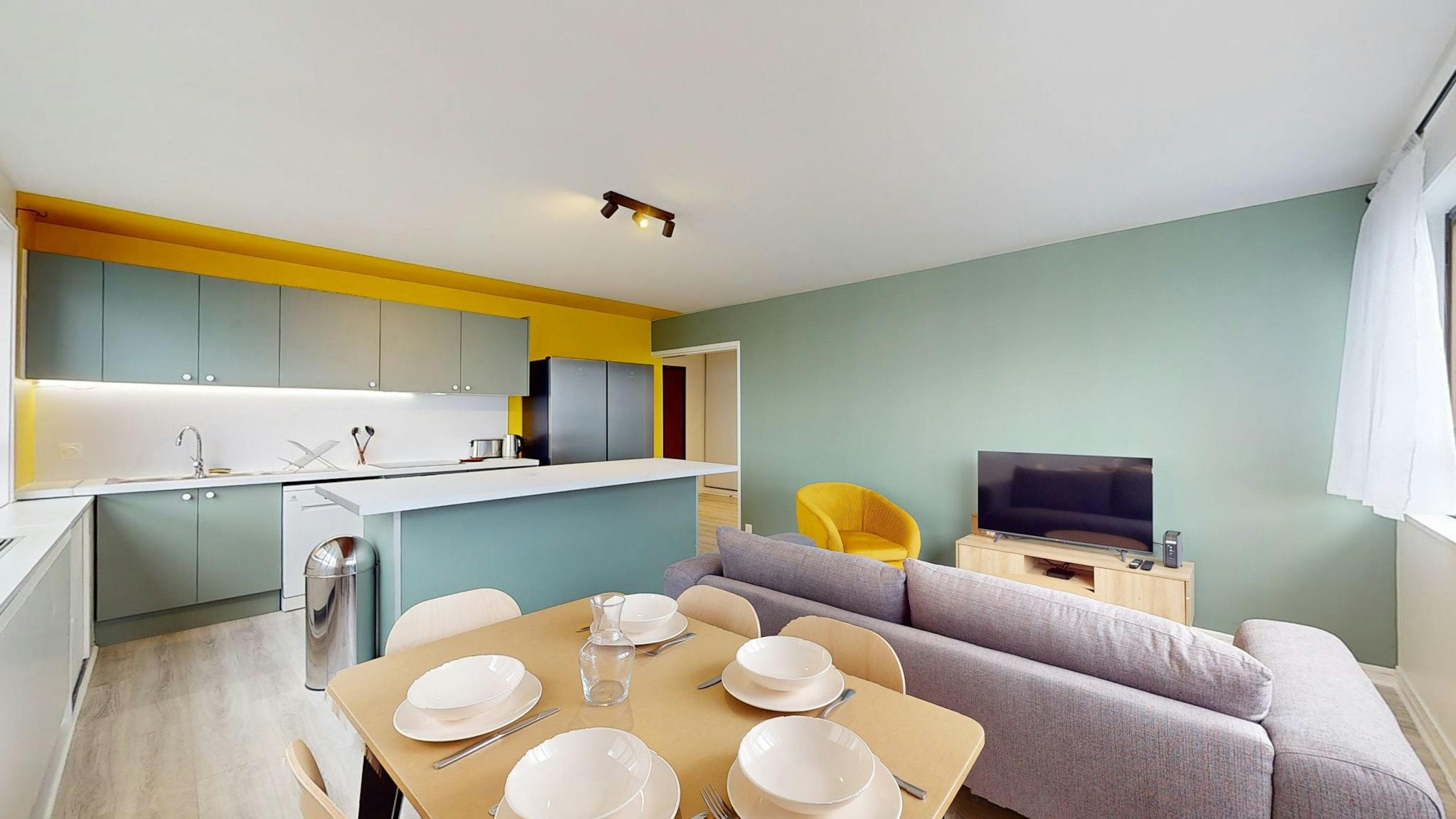  Private Room  -  Rue des Lilas, Paris  - Gallery -  1