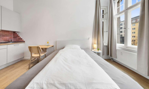 Studio for rent in Berlin, bills included