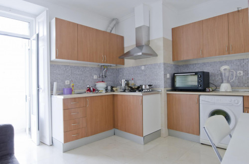 Welcoming single bedroom near the Campo Pequeno metro  - Gallery -  5