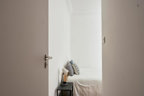 Charming bedroom in Marquês de Pombal - Gallery - 40