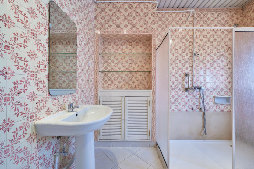 Charming bedroom in Marquês de Pombal - Gallery - 9