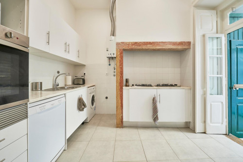 Cheerful double bedroom with balcony in Arroios - Gallery - 10