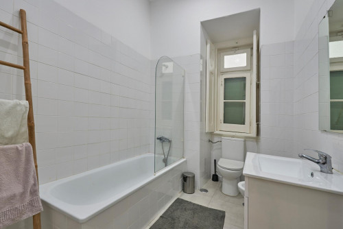 Cheerful double bedroom with balcony in Arroios - Gallery - 9