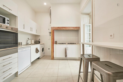 Cheerful double bedroom with balcony in Arroios - Gallery - 6