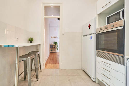 Cheerful double bedroom with balcony in Arroios