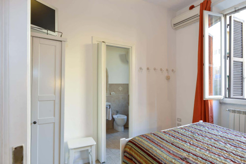 Room in Via Pompei, Roma for 55 m² with 2 bedrooms