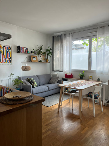 Arty & Cozy: Design Apartment Near Canal de l’Ourcq