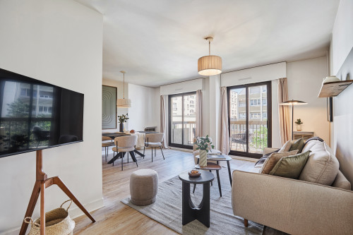 Picabia - 2-bedroom apartment with a balcony in Auteuil