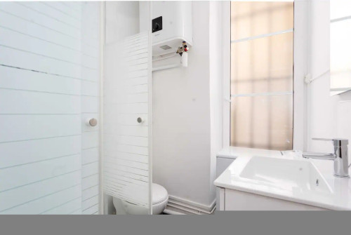 Beautiful 17m² studio located in the prestigious 9th arrondissement of Paris close to public transport!