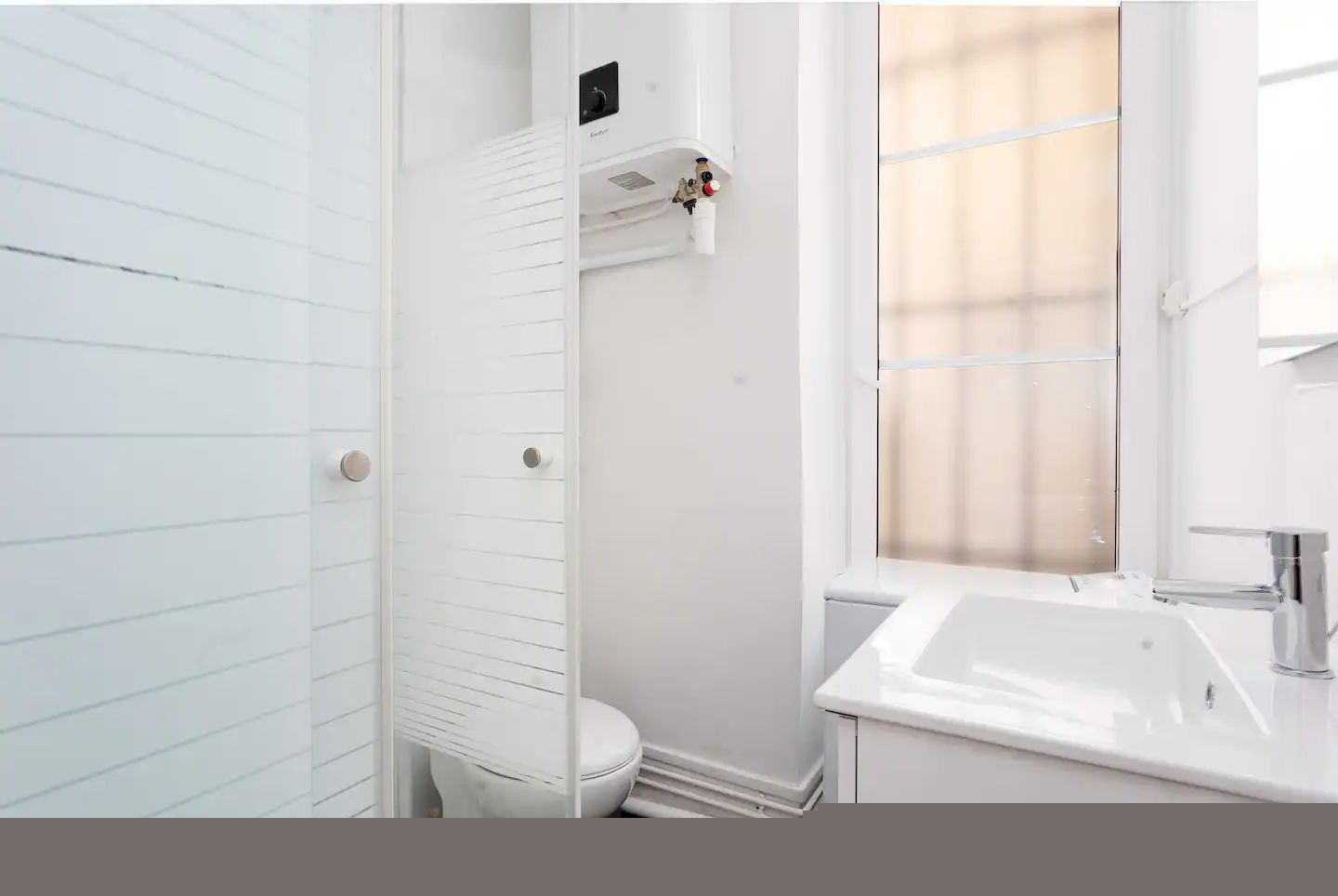  Beautiful 17m² Studio Located In The Prestigious 9th Arrondissement Of Paris Close To Public Transpo  -  Beautiful 17m² studio located in the prestigious 9th arrondissement of Paris close to public transport!  - Gallery -  9