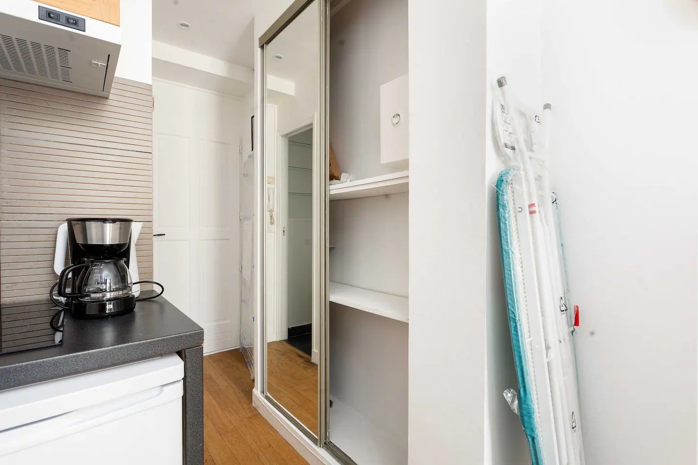  Beautiful 17m² Studio Located In The Prestigious 9th Arrondissement Of Paris Close To Public Transpo  -  Beautiful 17m² studio located in the prestigious 9th arrondissement of Paris close to public transport!  - Gallery -  1