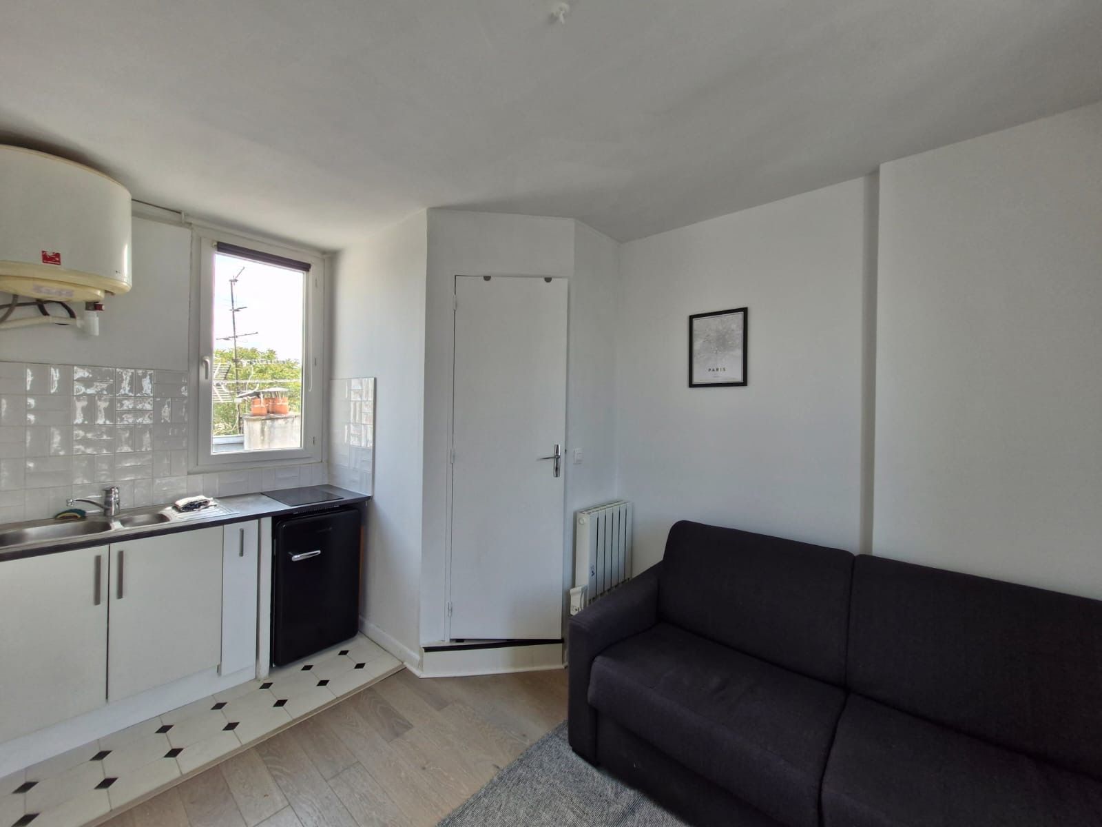  Bright Renovated Top-Floor Studio With Rooftop Views  -  Bright renovated top-floor studio with rooftop views  - Gallery -  12