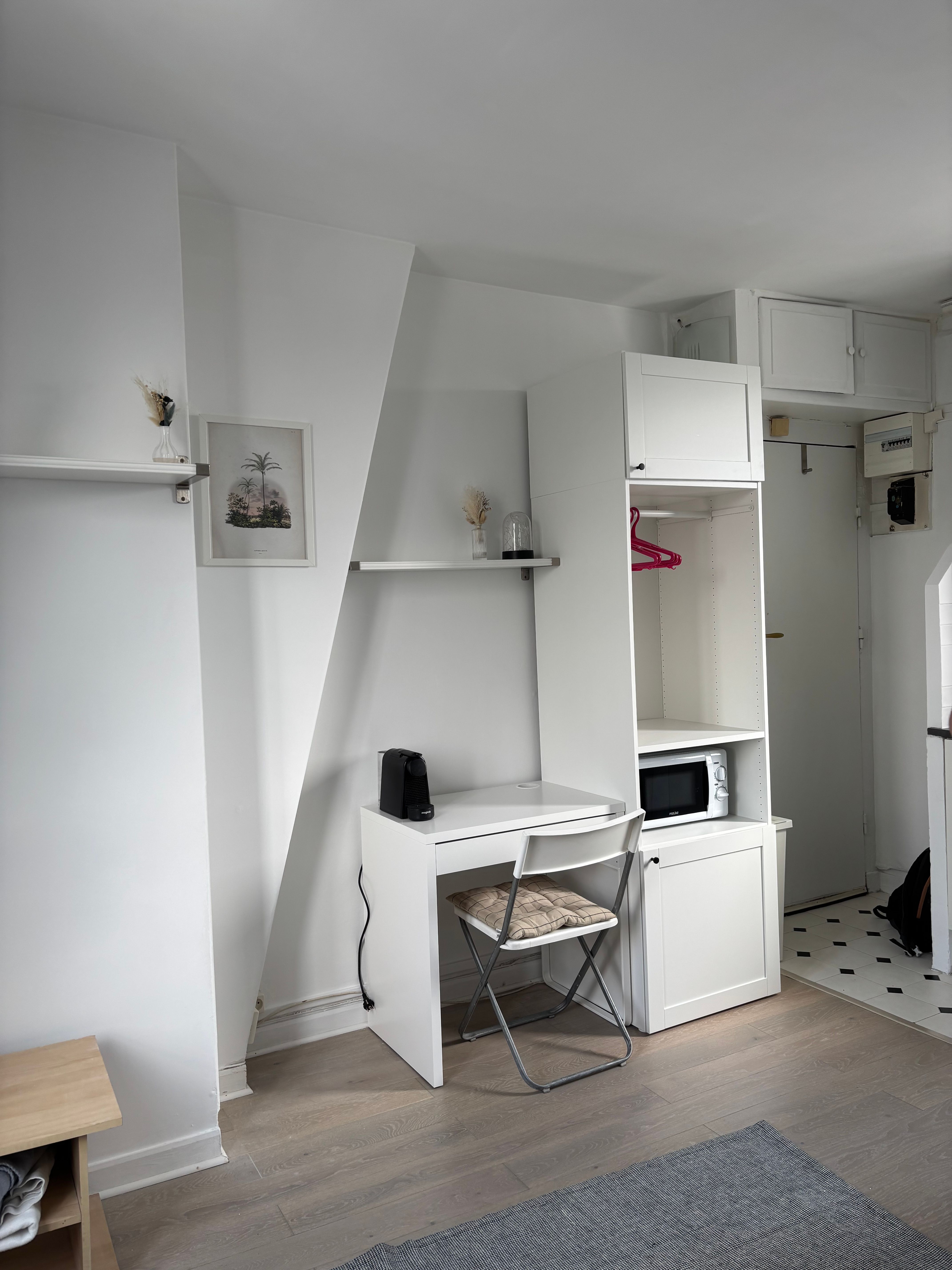  Bright Renovated Top-Floor Studio With Rooftop Views  -  Bright renovated top-floor studio with rooftop views  - Gallery -  8