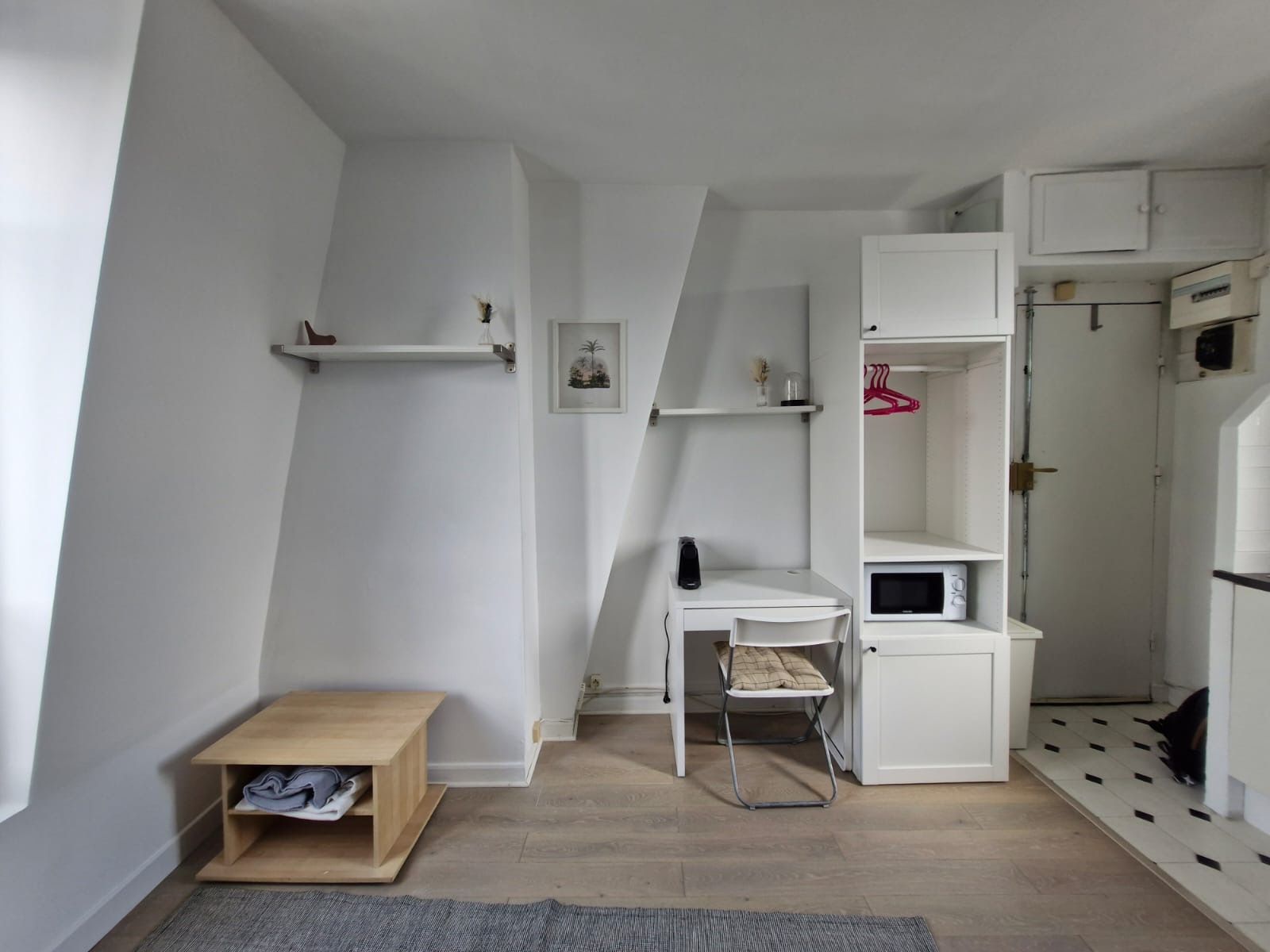  Bright Renovated Top-Floor Studio With Rooftop Views  -  Bright renovated top-floor studio with rooftop views  - Gallery -  11
