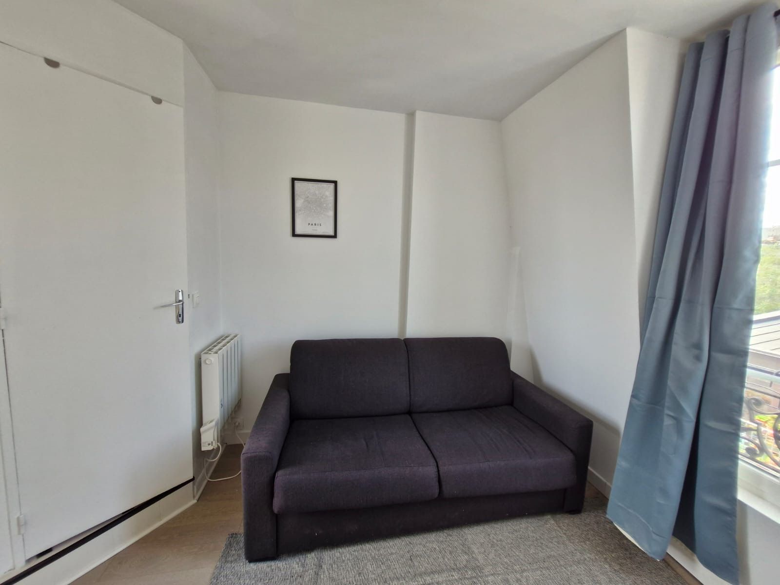  Bright Renovated Top-Floor Studio With Rooftop Views  -  Bright renovated top-floor studio with rooftop views  - Gallery -  13