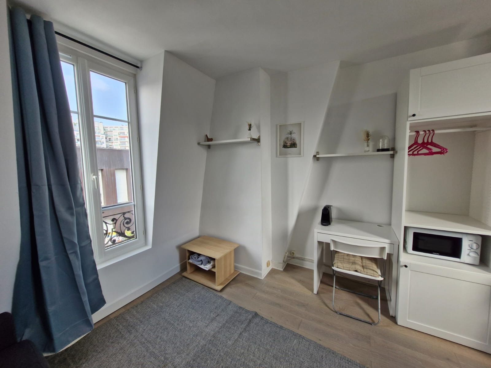  Bright Renovated Top-Floor Studio With Rooftop Views  -  Bright renovated top-floor studio with rooftop views  - Gallery -  14
