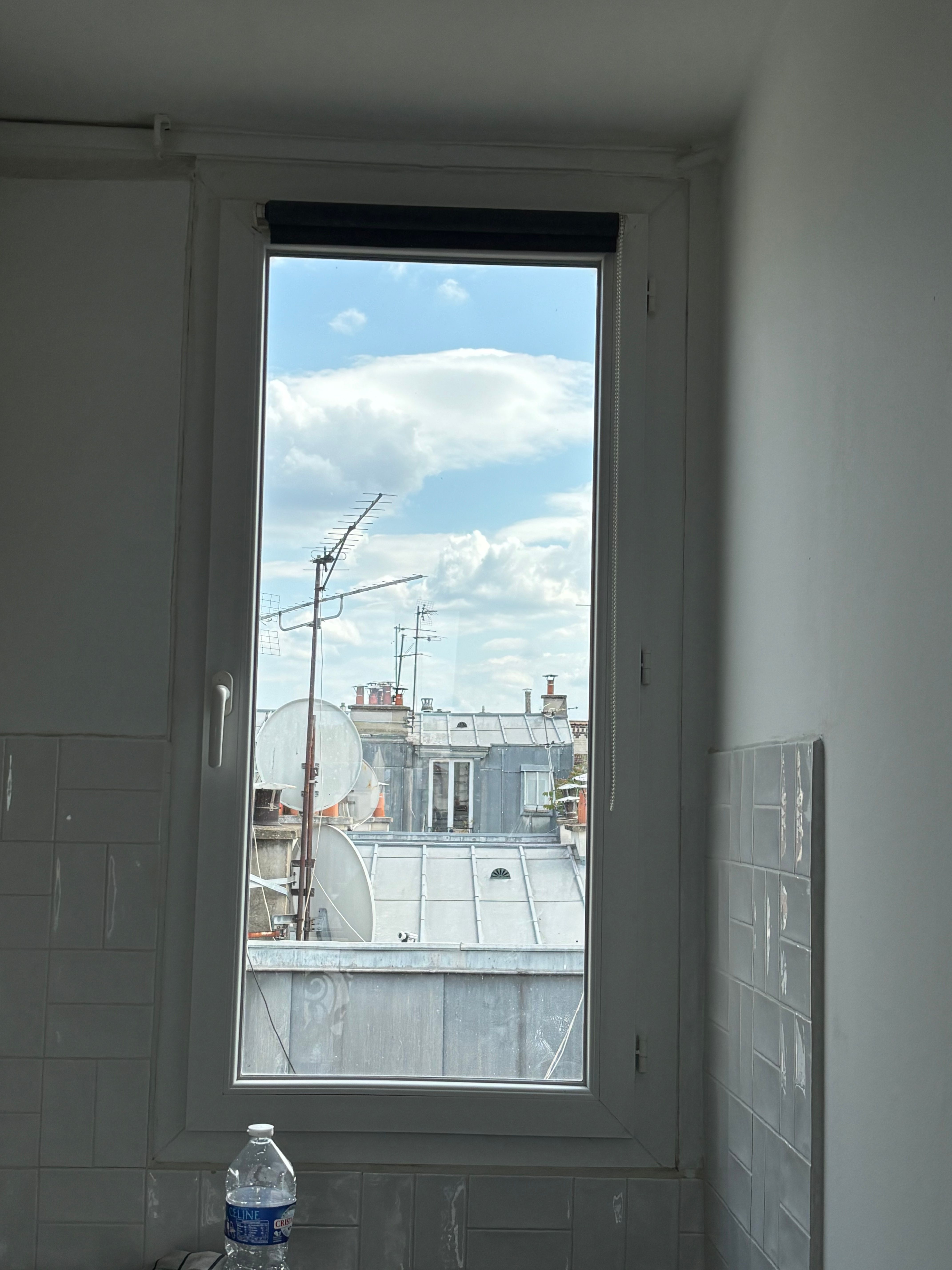  Bright Renovated Top-Floor Studio With Rooftop Views  -  Bright renovated top-floor studio with rooftop views  - Gallery -  1