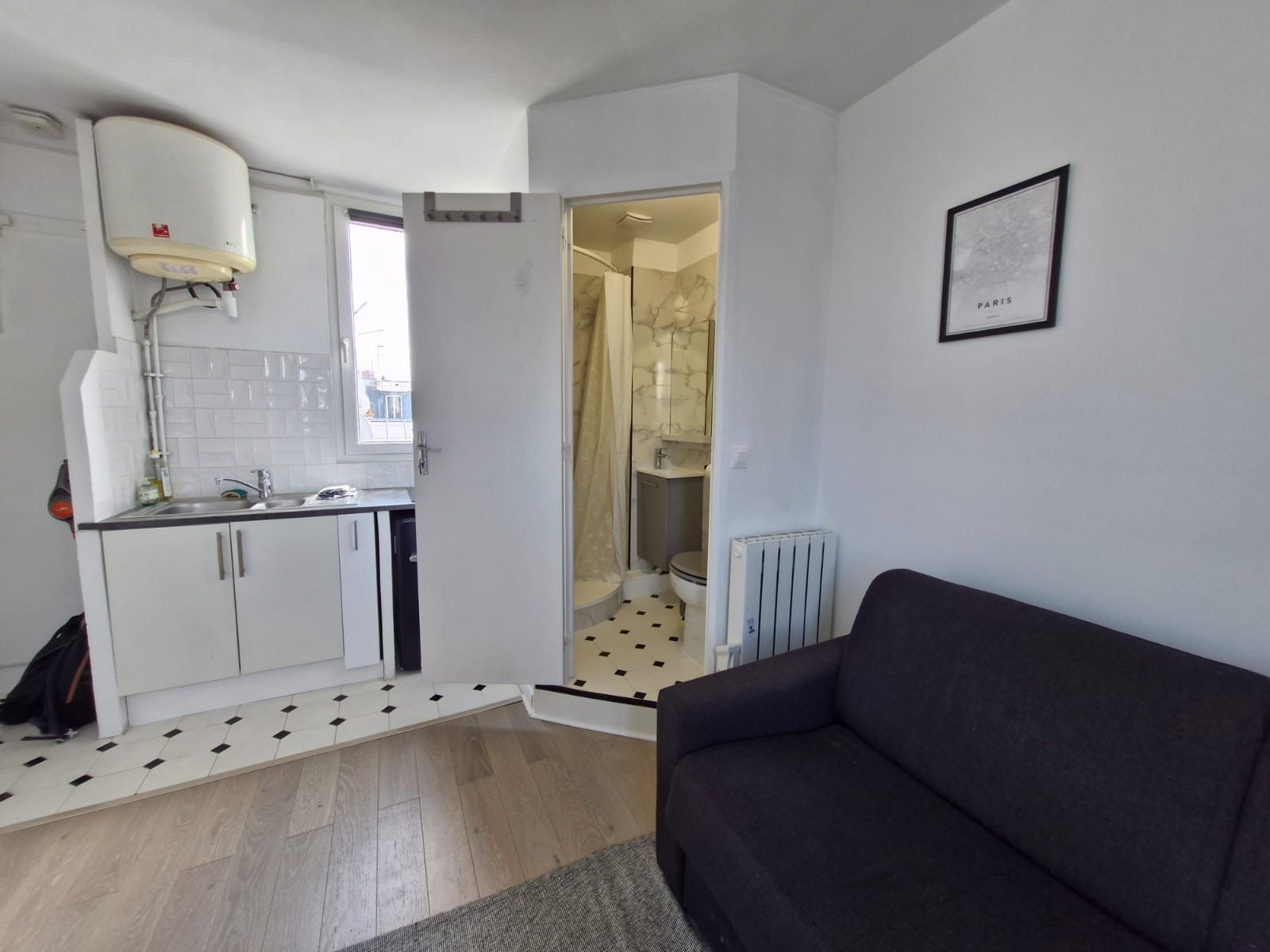  Bright Renovated Top-Floor Studio With Rooftop Views  -  Bright renovated top-floor studio with rooftop views  - Gallery -  16