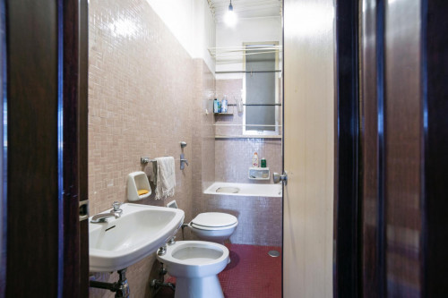 Single bedroom in 5-bedroom apartment - Gallery - 6