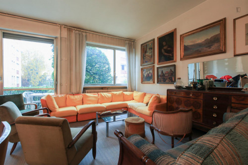 Single bedroom in 5-bedroom apartment - Gallery - 14