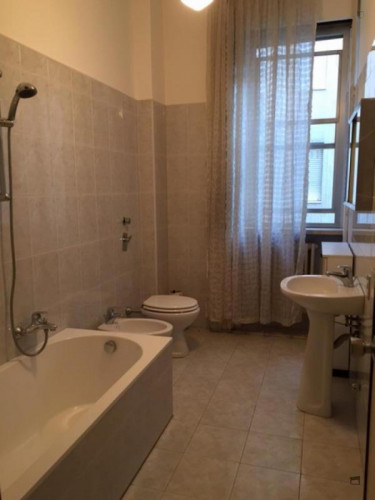 Single bedroom in 5-bedroom apartment - Gallery - 8