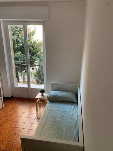 Fully furnished and renewed single bedroom with balcony