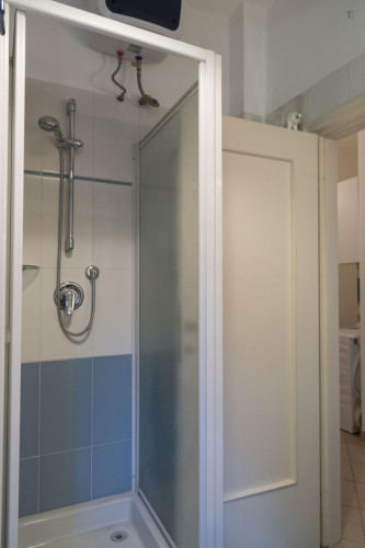 Brand new bedroom, with balcony and Air Conditioning - Gallery - 7