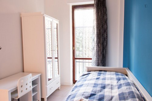 Single bedroom, with private bathroom and balcony, in 3-bedroom apartment