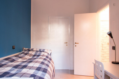 Single bedroom, with private bathroom and balcony, in 3-bedroom apartment