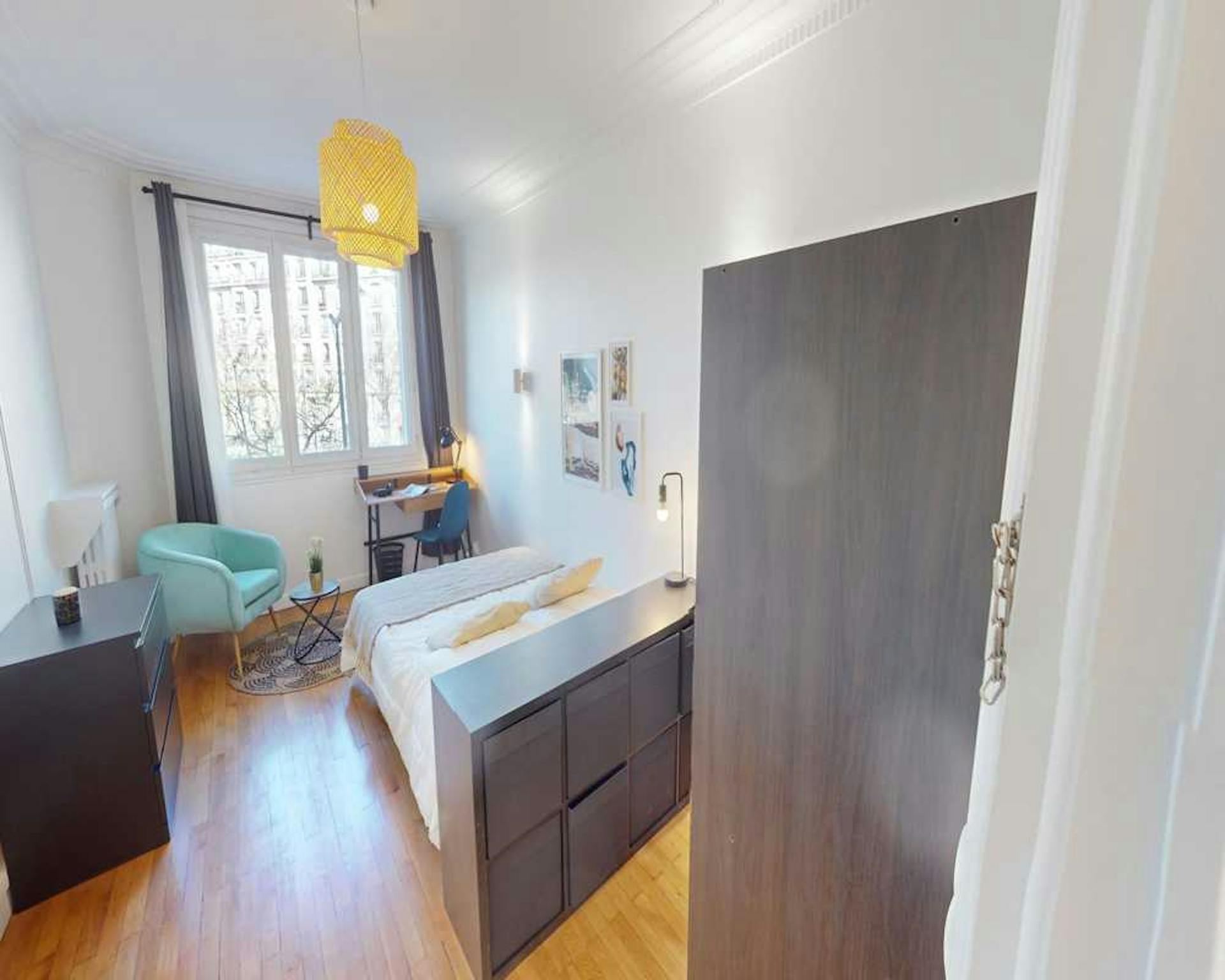 Private Room  -  Place de la Porte de Châtillon, Paris  - Gallery -  1