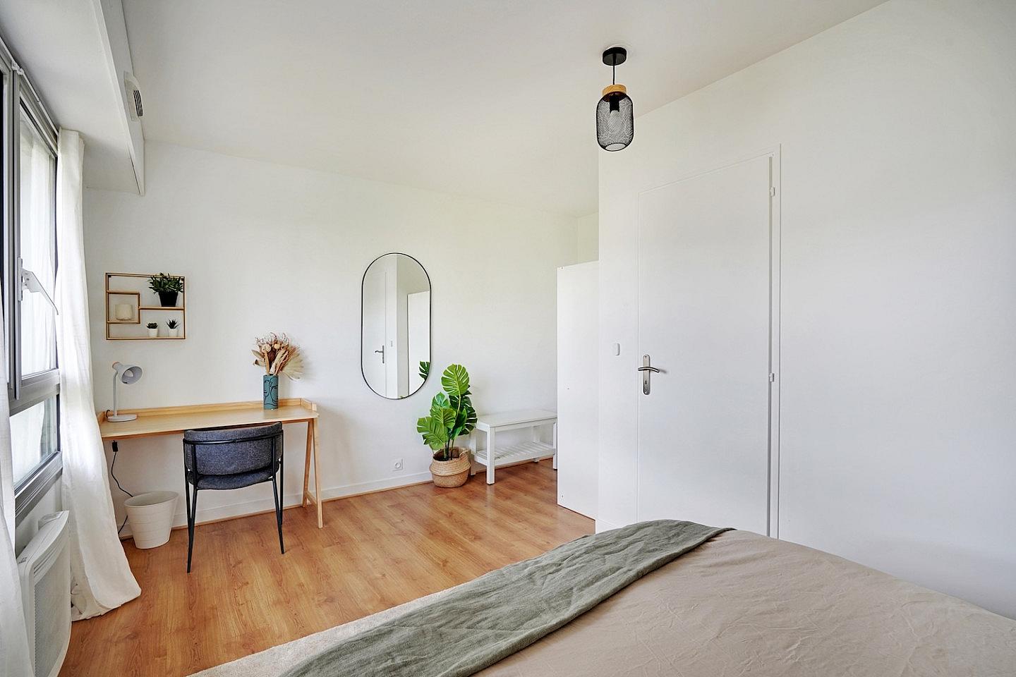  Move Into This 13 M² Room With A View – ISY02  -  Les Chartreux  - Gallery -  3