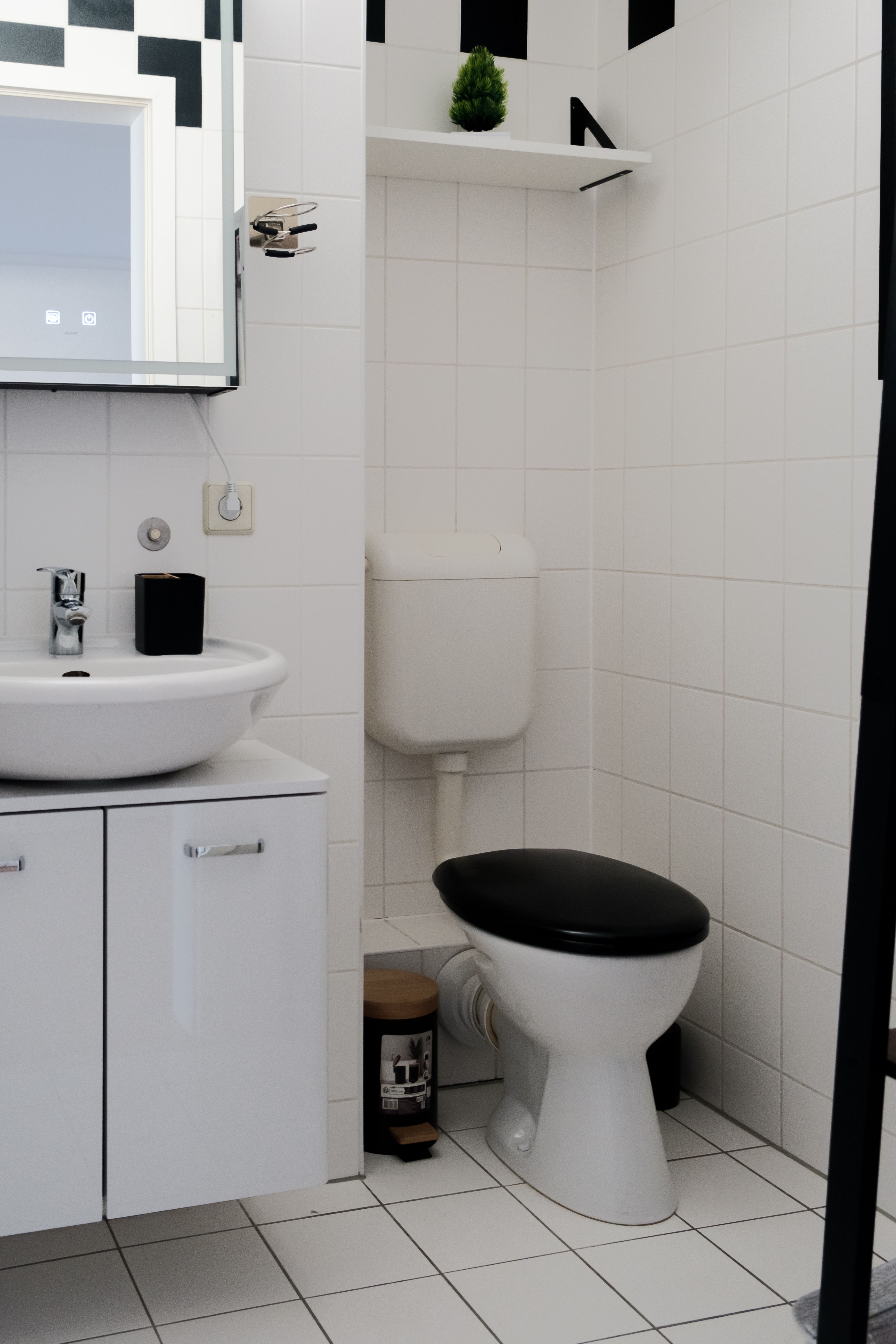 Beautiful, Completely Renovated, Furnished And Equipped Apartment In Dresden, Friedrichstadt For Ren - 1