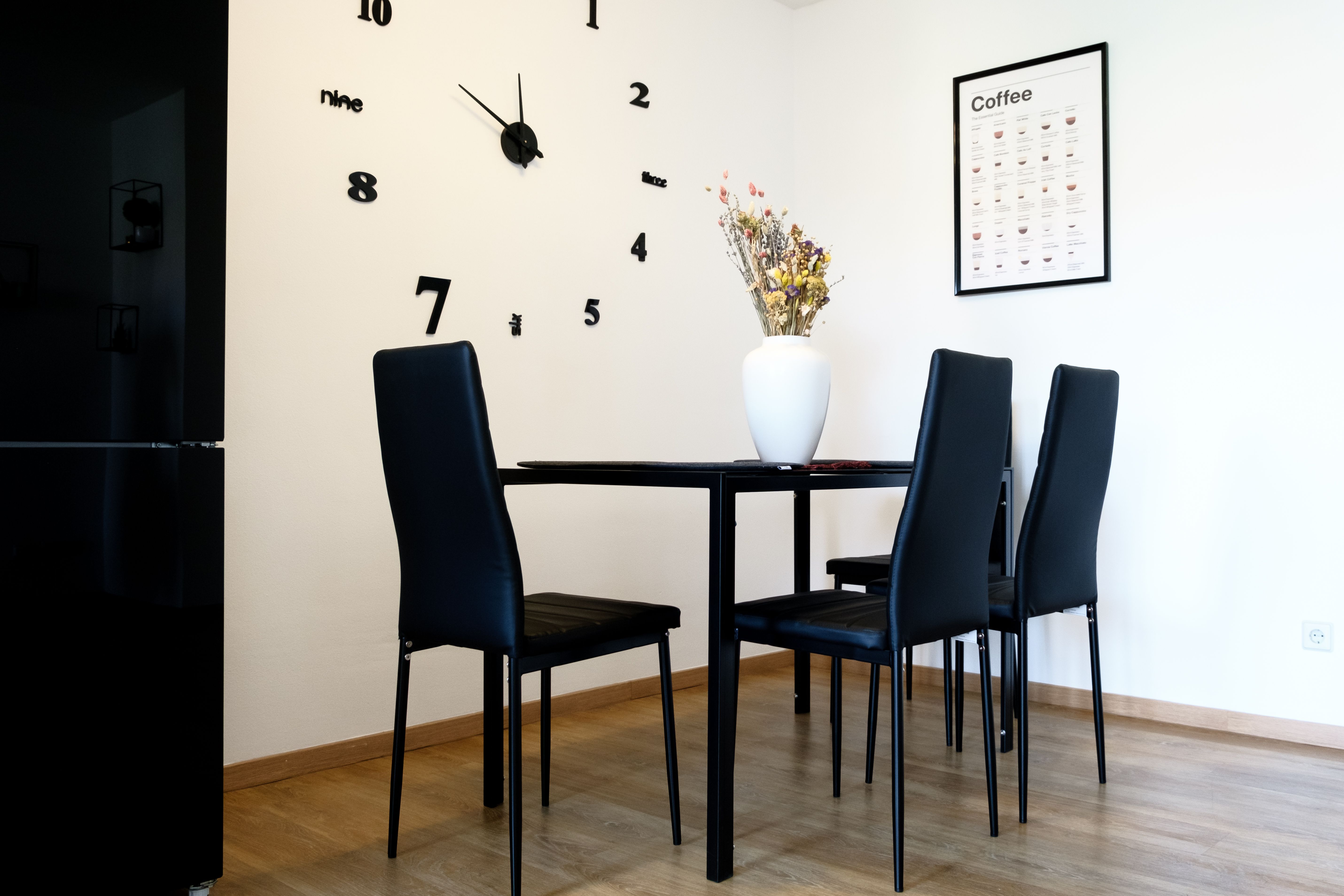 Beautiful, Completely Renovated, Furnished And Equipped Apartment In Dresden, Friedrichstadt For Ren - 2