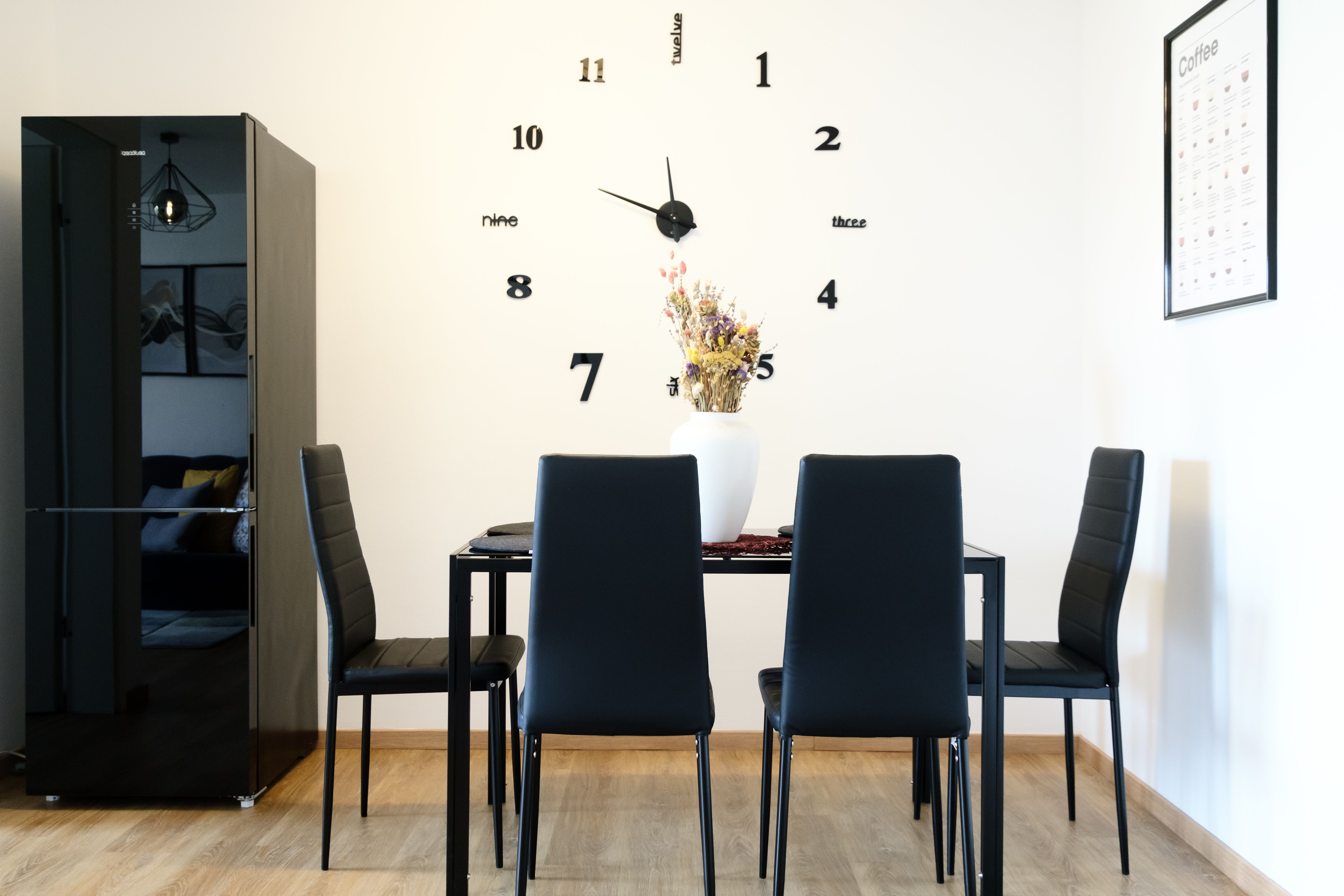 Beautiful, Completely Renovated, Furnished And Equipped Apartment In Dresden, Friedrichstadt For Ren - 3