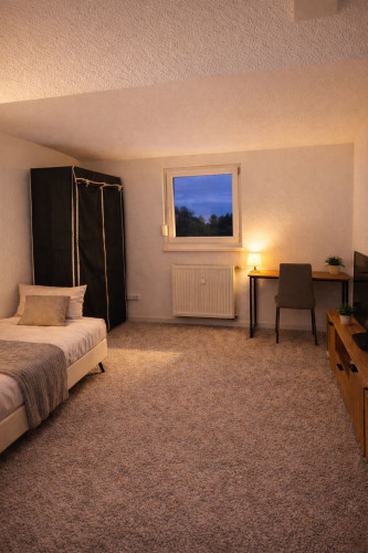 Top-equipped and modern top-floor flat (with air conditioning & home cinema)