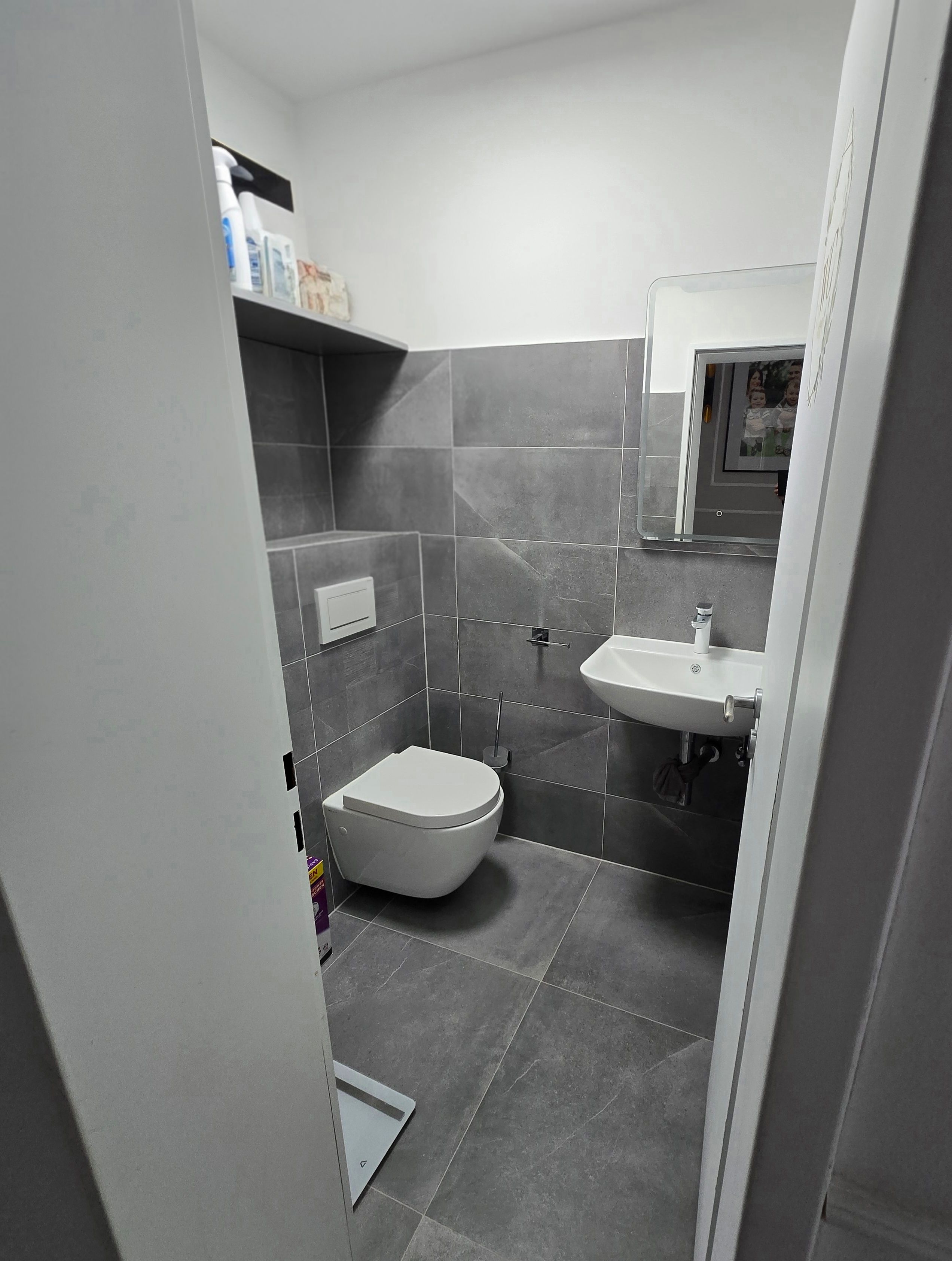  Cute Suite In Troisdorf  -  Cute suite in Troisdorf  - Gallery -  1