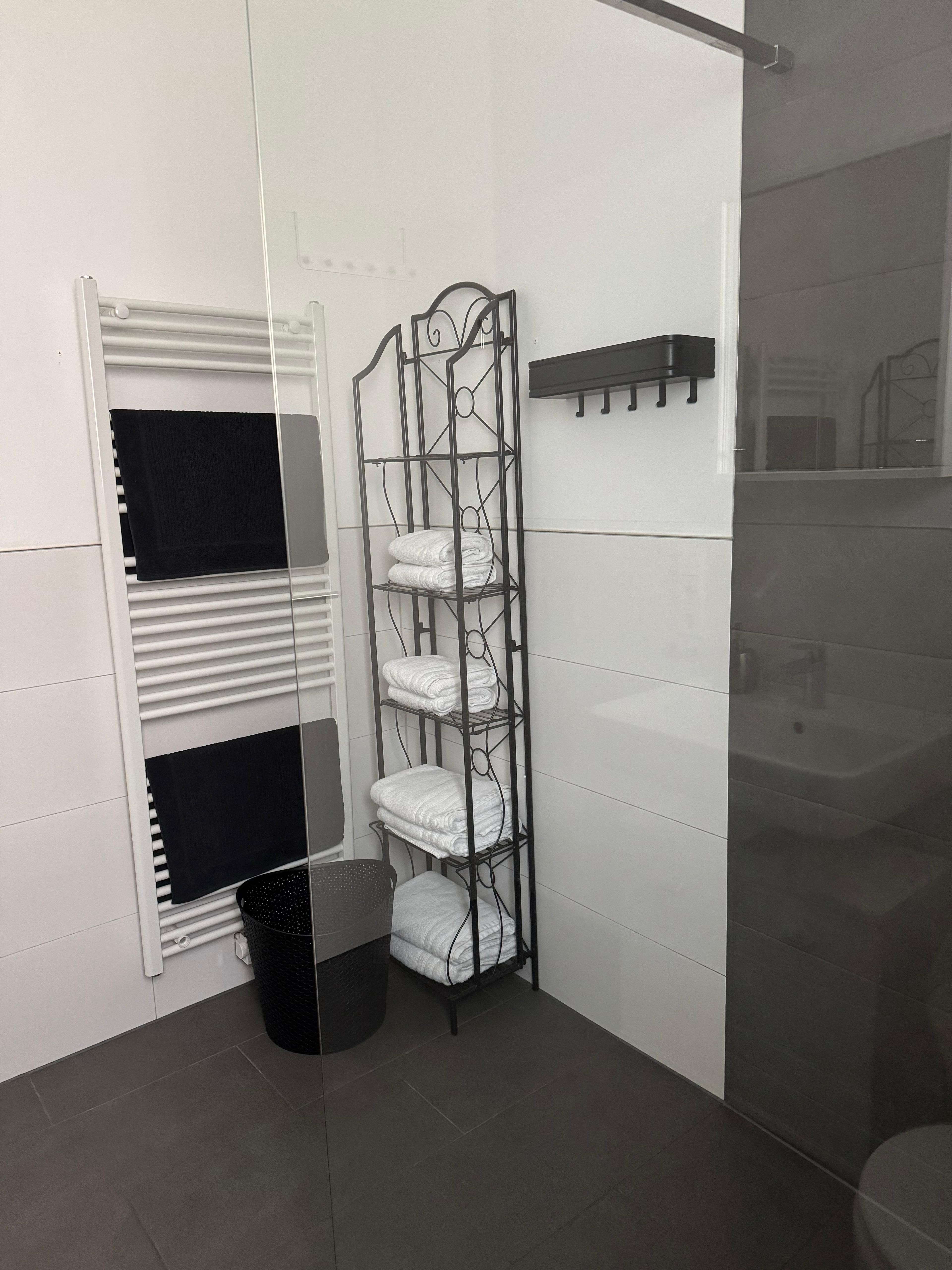 Modern & Neat Studio In Bielefeld - 5