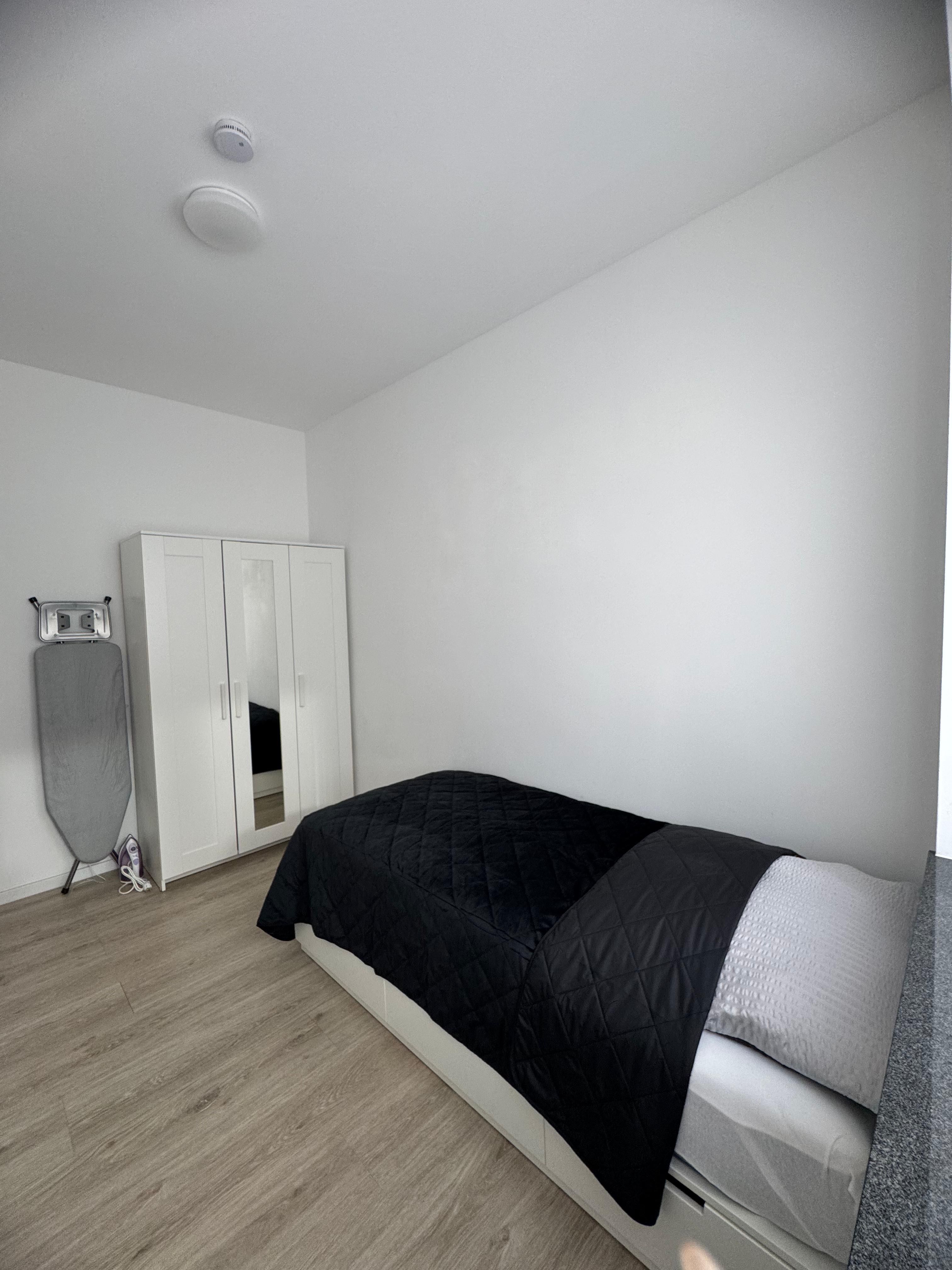Modern & Neat Studio In Bielefeld - 3