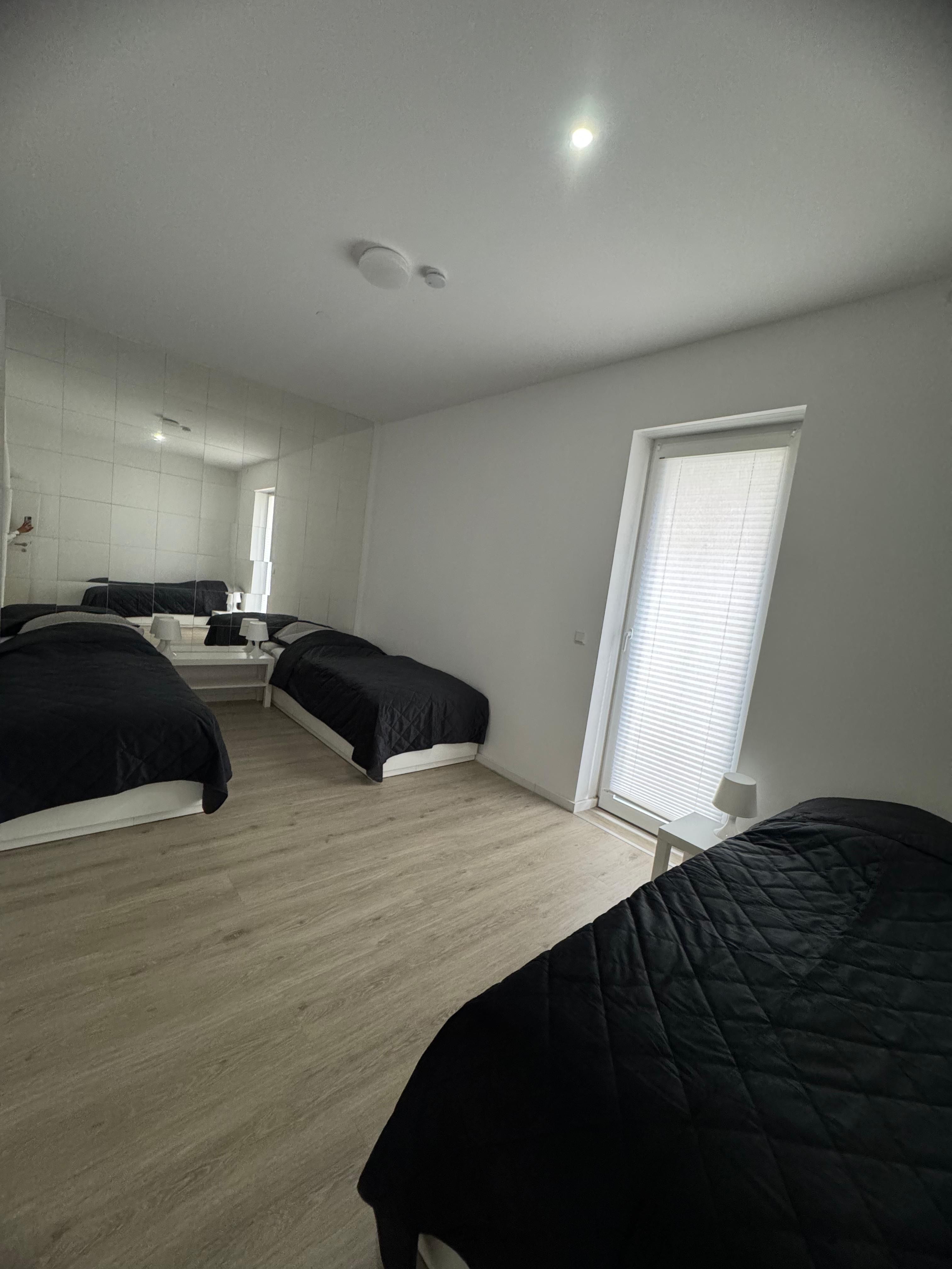 Modern & Neat Studio In Bielefeld - 4