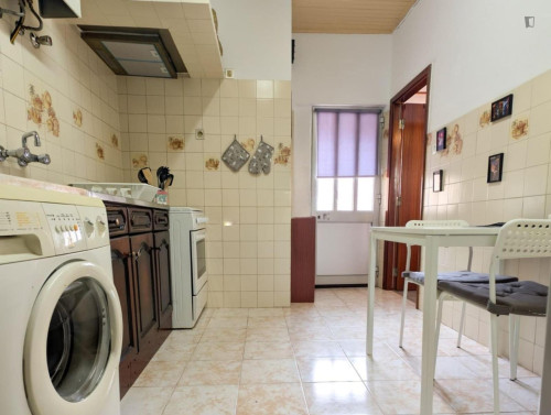 Lovely 2 Bedroom House close to Coimbra-B Train Station