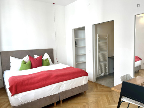 Welcoming 1-bedroom flat close to the Ottakring train station