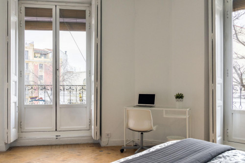 Double bedroom in a 9-bedroom flat in La Latina