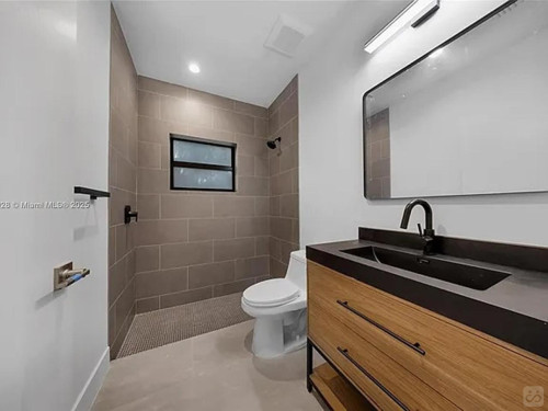 Modern Furnished Living with Flexible Rooms, Fast WiFi & Community Vibe Home