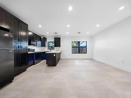 Modern Furnished Living with Flexible Rooms, Fast WiFi & Community Vibe Home