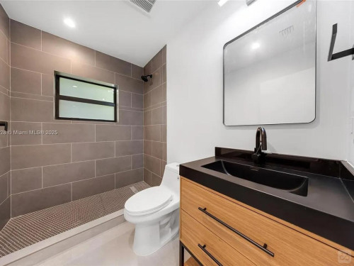 Modern Furnished Living with Flexible Rooms, Fast WiFi & Community Vibe Home