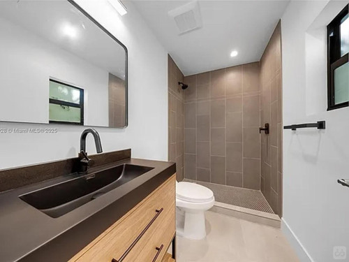 Modern Furnished Living with Flexible Rooms, Fast WiFi & Community Vibe Home